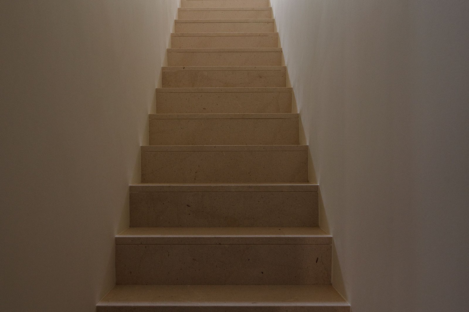 Escalera recta de piedra de Casa Mirasol