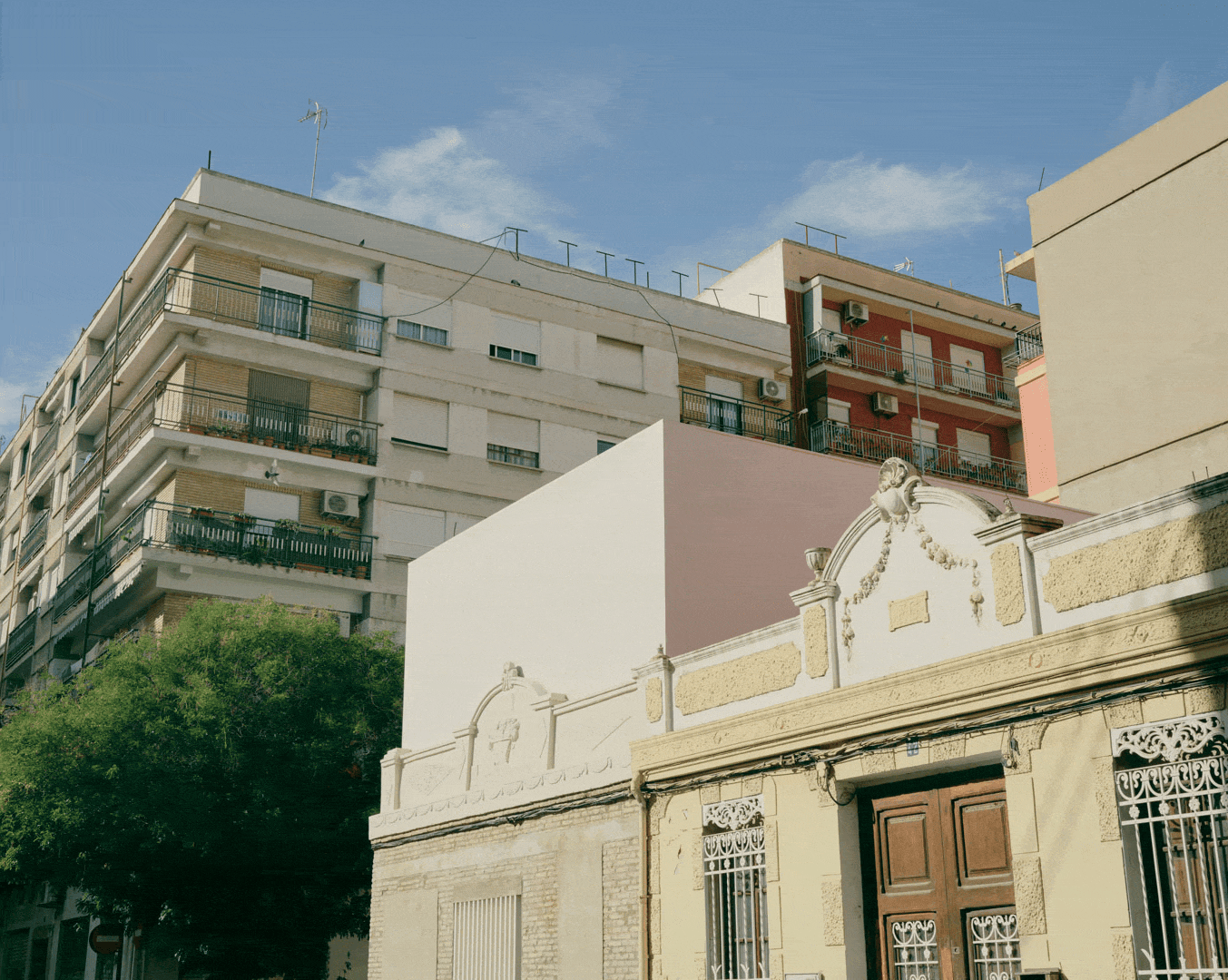 Animación de la fachada de Casa Nido en Torrefiel, Valencia